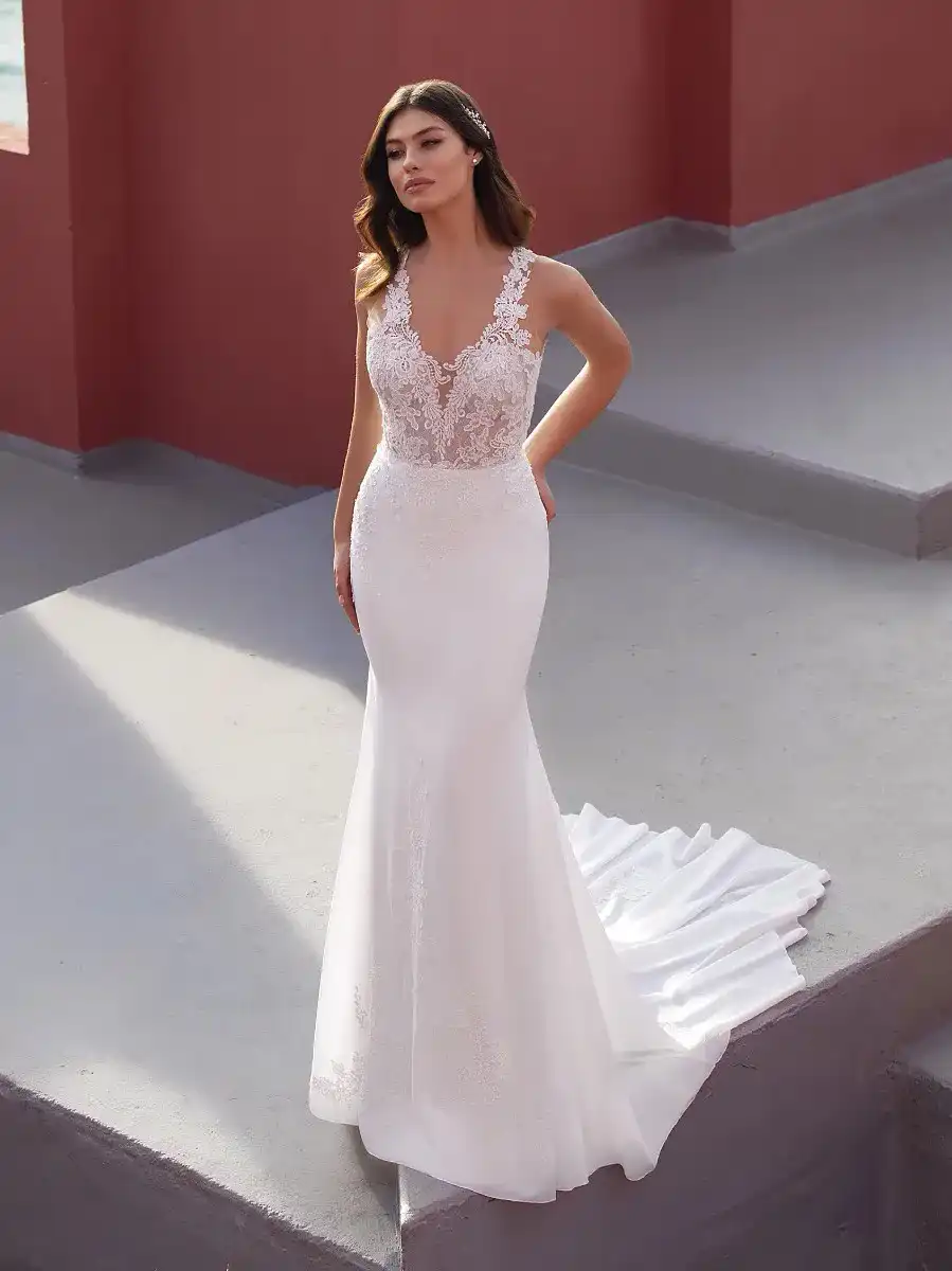 FILIPINAS, ROBE DE MARIÉE WHITE ONE Mâcon